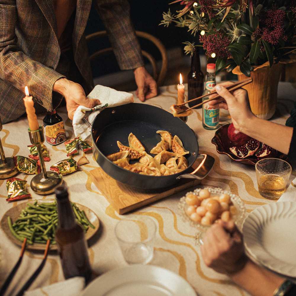 Покупка Сотейник с крышкой FISKARS Taiten 28 см Black (1066950)