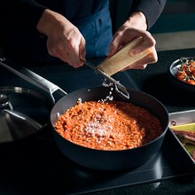 Сковорода FISKARS Taiten 28 см (1066948)