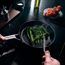 Сковорода FISKARS Taiten 28 см (1066948)