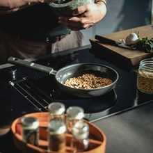 Сковорода FISKARS Hard Face 24 см Black (1075458)