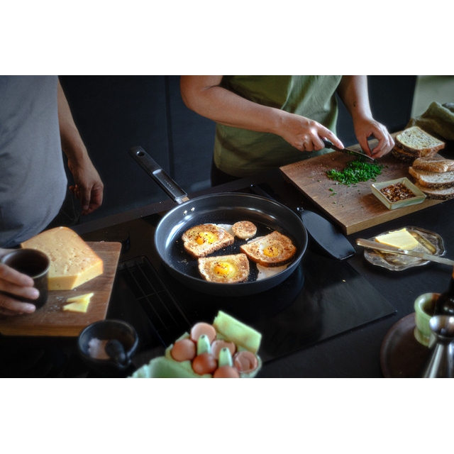 В Украине Сковорода FISKARS Hard Face 28 см Black (1075520)