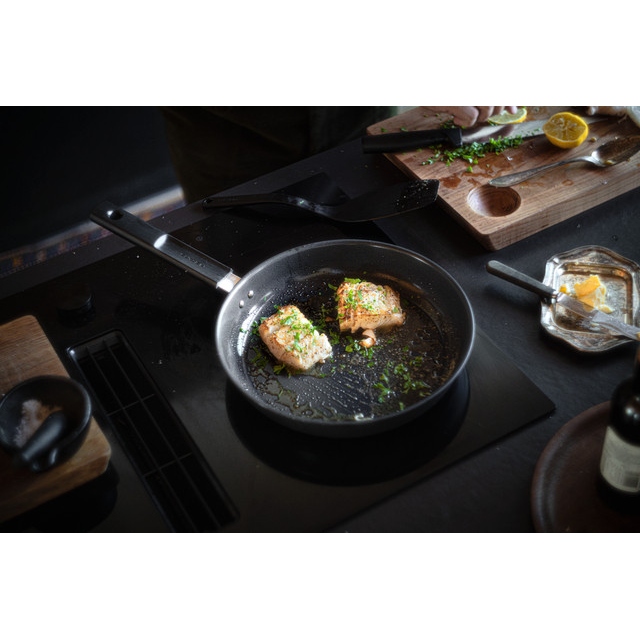 Фото Сковорода FISKARS Hard Face 28 см Black (1075520)