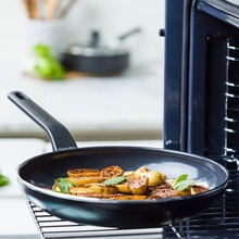 Сковорода GREEN PAN Essence Perforated Base 26 см Black (CC009040-001)