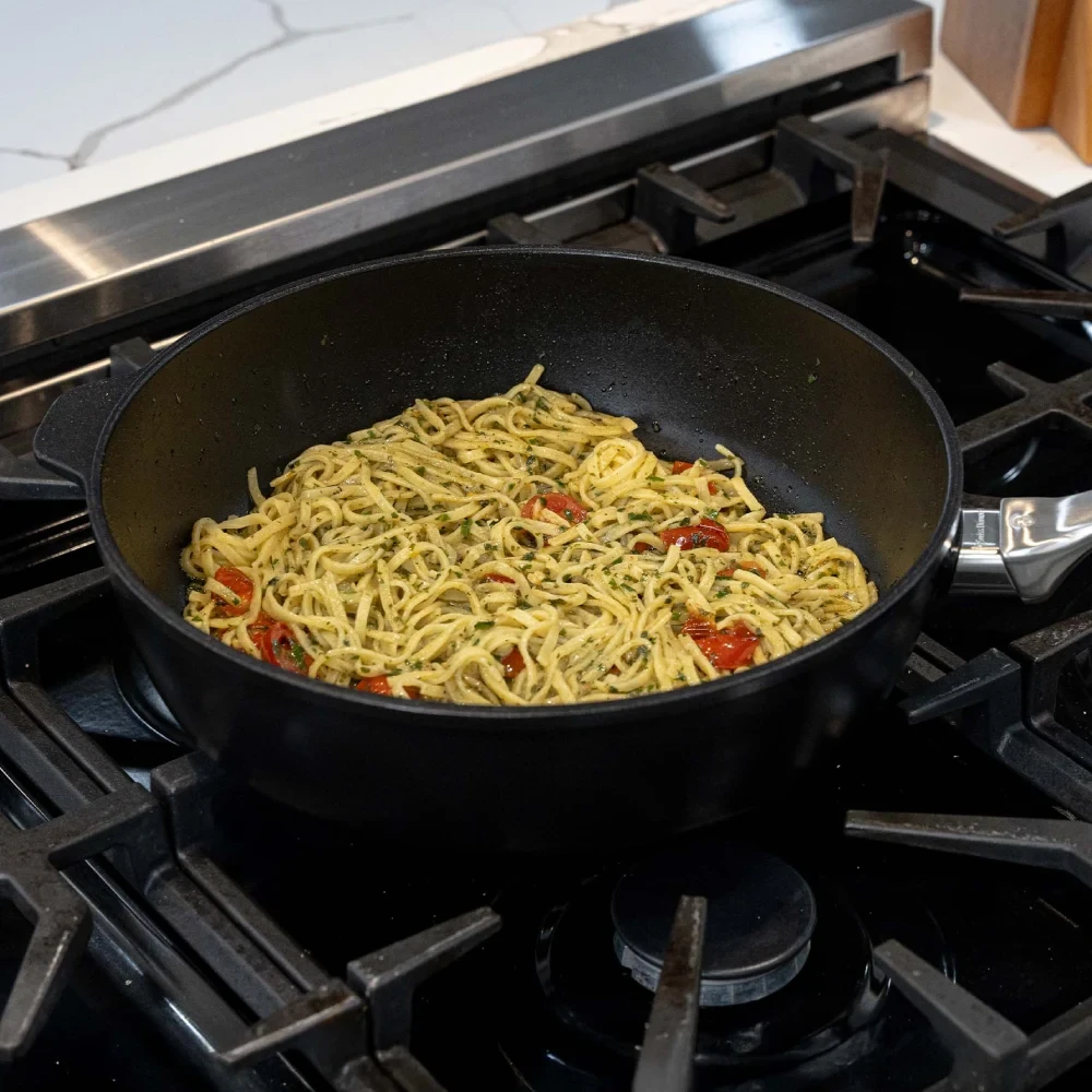 Сотейник с крышкой SWISS DIAMOND CXD Induction 28 см Black (CXD6728ic) Особенности глубокая