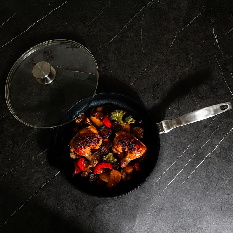 Сковорода с крышкой SWISS DIAMOND CXD Induction 28 см (CXD6428ic) Особенности с двумя ручками