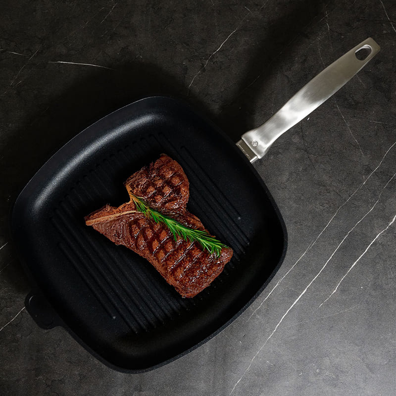 Сковорода-гриль SWISS DIAMOND CXD Induction 28х28 см (CXD63281i) Особенности с двумя ручками