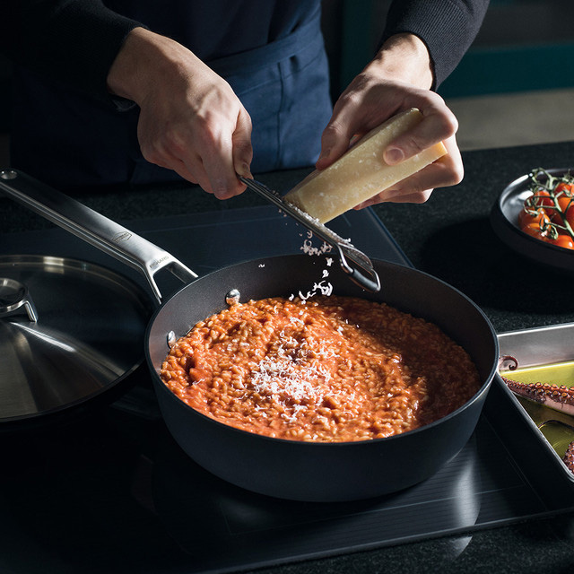 Изображение Сковорода FISKARS Сковорода Taiten 24 см Black (1066946)