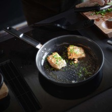 Сковорода FISKARS Hard Face 30 см (1075521)