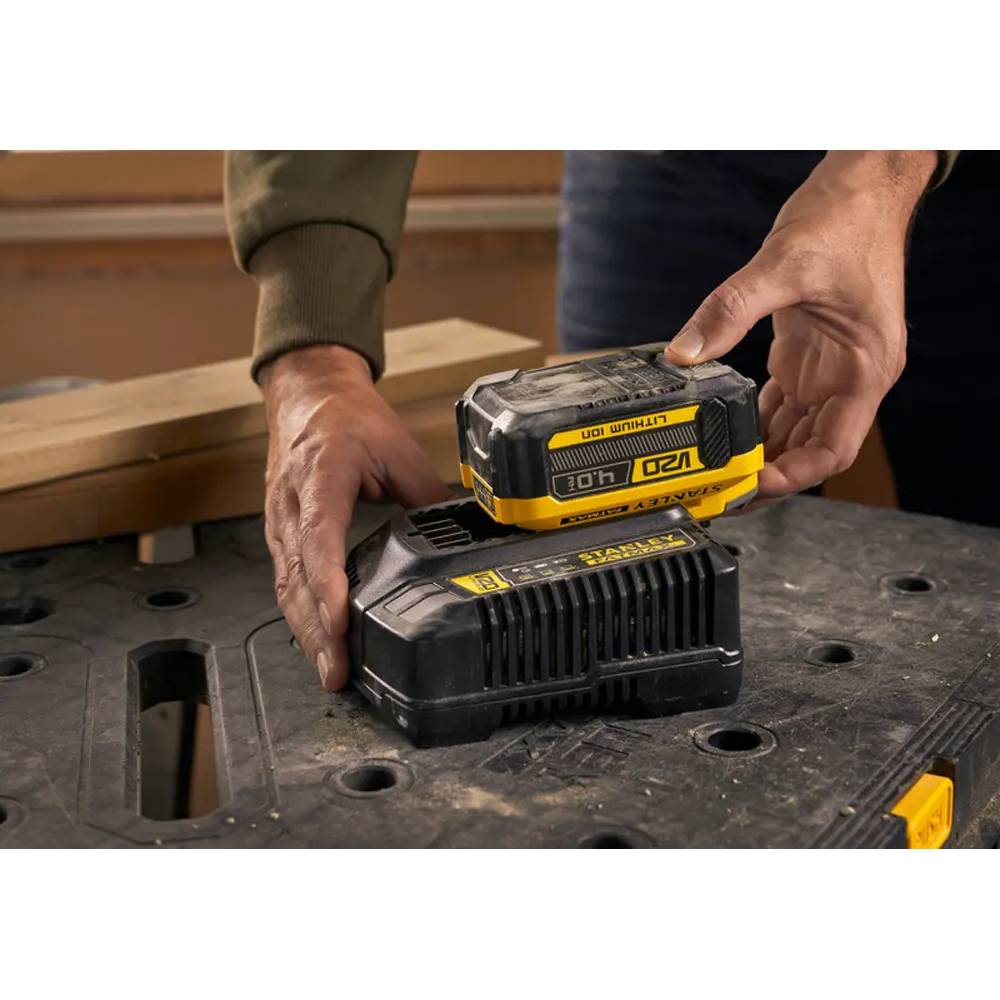 Зарядний пристрій STANLEY SFMCB14M1+1 акумулятор Комплектація  1 акумулятор V20 18 В 4,0 Ач та зарядний пристрій 4 А.