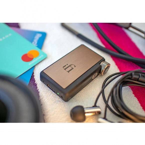 Зовнішній вигляд ЦАП та підсилювач IFI GO Blu Black (90402688)