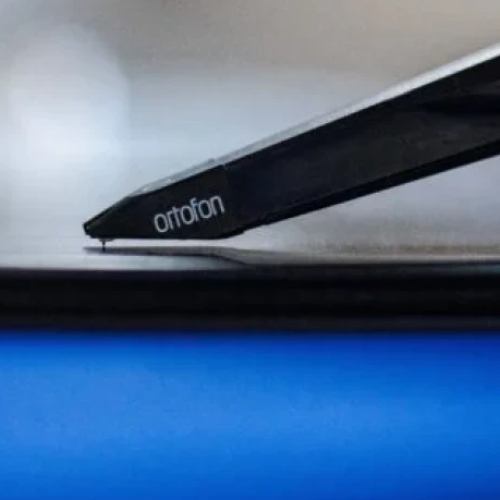 Иголка звукоснимателя TONE FACTORY Stylus 25А Black (9120129864046) Описание аксессуара высококачественная деталь, которая обеспечивает чистое и четкое воспроизведение звука из виниловых пластинок