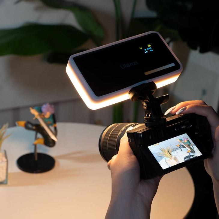 Фото 17 Відеосвітло ULANZI VIJIM VL200 Bi-color Led Light 8W Black (2481)