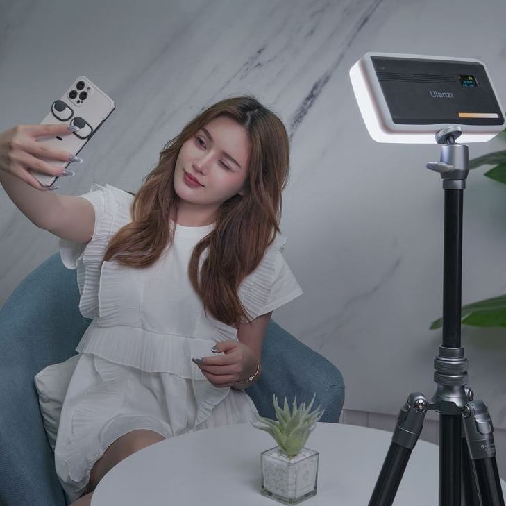 Фото 18 Відеосвітло ULANZI VIJIM VL200 Bi-color Led Light 8W Black (2481)