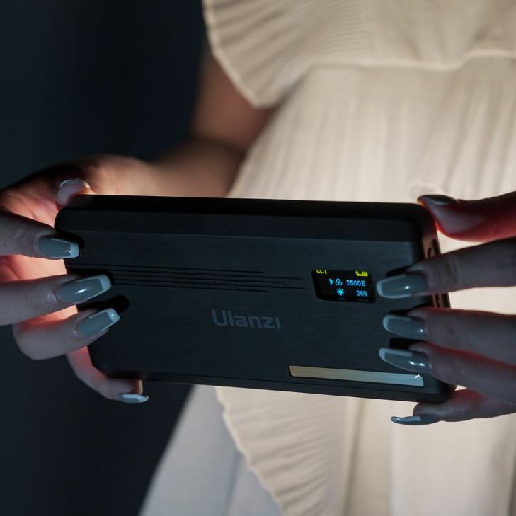 Фото 16 Відеосвітло ULANZI VIJIM VL200 Bi-color Led Light 8W Black (2481)