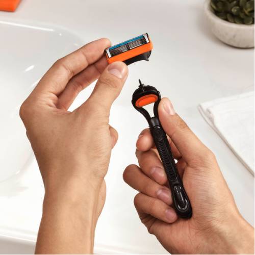 Бритва GILLETTE FUSION із 4 змінними касетами (81767357) Категорія для чоловіків