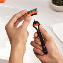 Бритва GILLETTE FUSION із 4 змінними касетами (81767357)
