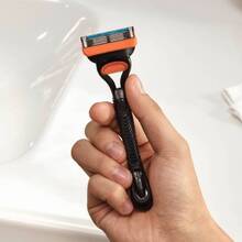 Бритва GILLETTE FUSION із 4 змінними касетами (81767357)