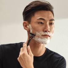 Бритва GILLETTE FUSION із 4 змінними касетами (81767357)