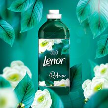 Кондиціонер для білизни Lenor Смарагд та квітка айворі 750 мл (8001841376080)