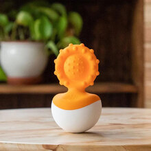 Прорізувач-неваляшка FAT BRAIN TOYS Dimpl Wobl Orange (F2172ML)