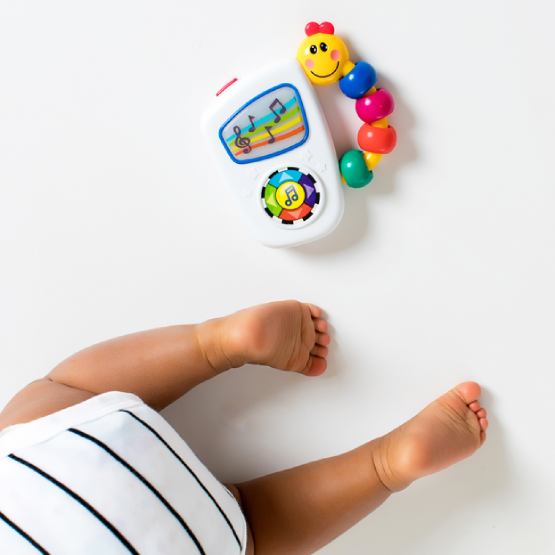 Розвиваюча іграшка BABY EINSTEIN Take Along Tunes (30704) Розвиваюча іграшка BABY EINSTEIN Take Along Tunes (30704) Особливості світлові ефекти