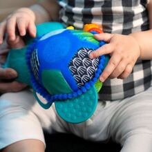 Підвіска BABY EINSTEIN Neptunes Sensory Sidekick Blue (13156) Підвіска BABY EINSTEIN Neptunes Sensory Sidekick Blue (13156)