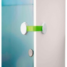 Замок для дверей CHICCO Green/White (09482.00) Замок для дверей CHICCO Green/White (09482.00)