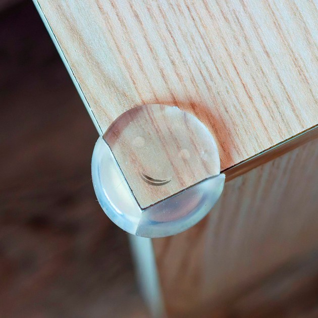 Накладки на углы AKUKU 4 шт (A0653) Дополнительно защита от острых углов мебели; эластичный материал; легкая установка на двусторонний скотч; подходит к любой мебели