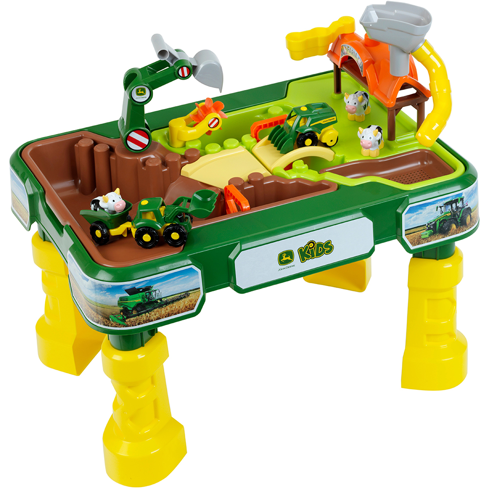 Игровой стол KLEIN John Deere Ферма с песком и водой (3948) Дополнительно регулируемая высота стола; игра с песком и водой; система труб и водяное колесо; подъемный мост; развивает воображение, координацию и мелкую моторику; позволяет изучать основы фермерского хозяйства