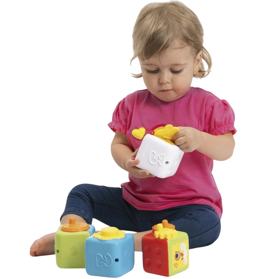 Розвиваюча іграшка CHICCO Мультисенсорні кубики Монтессорі 2 в 1 (11857.00) Матеріал пластик