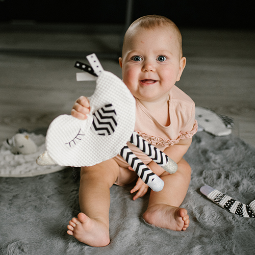 Игрушка-обнимашка BABYONO Blink & Smile Маленькая птичка (1536) Возраст с рождения