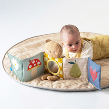 Развивающая книжка-раскладушка 2-в-1 TAF TOYS Объятия медвежонка (13795)