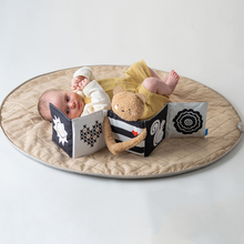 Развивающая книжка-раскладушка 2-в-1 TAF TOYS Объятия медвежонка (13795)