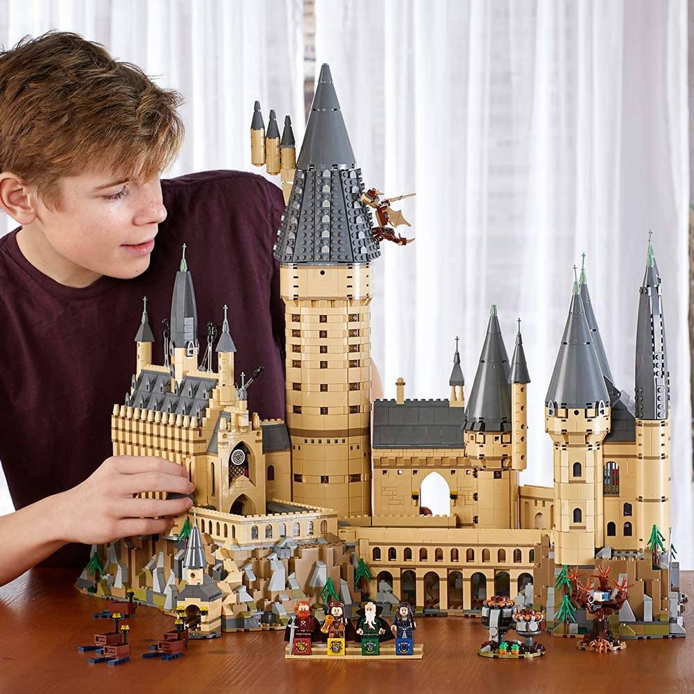 Обзор Конструктор LEGO Harry Potter Замок Хогвартс 6020 деталей (71043)