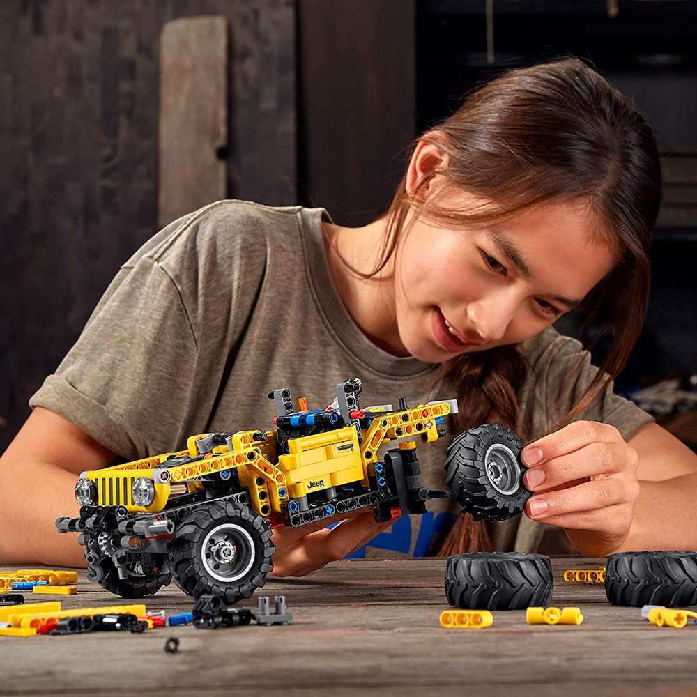 В Украине Конструктор LEGO Technic Jeep Wrangler 665 деталей (42122)