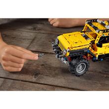 Конструктор LEGO Technic Jeep Wrangler 665 деталей (42122)