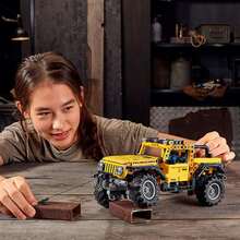 Конструктор LEGO Technic Jeep Wrangler 665 деталей (42122)