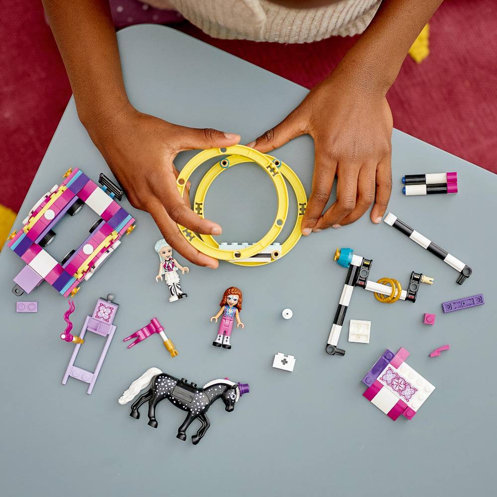 Внешний вид Конструктор LEGO Friends Волшебная акробатика 223 детали (41686)