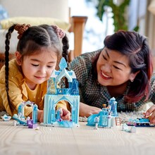 Конструктор LEGO Disney Крижана Чарівна країна Анни і Ельзи 154 деталі (43194)