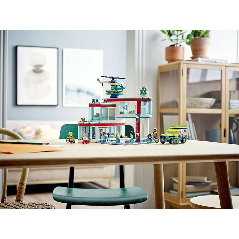 Фото 15 Конструктор LEGO City Больница 816 эл (60330)