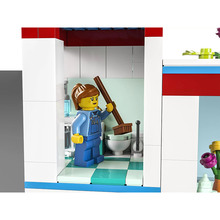 Конструктор LEGO City Больница 816 эл (60330)
