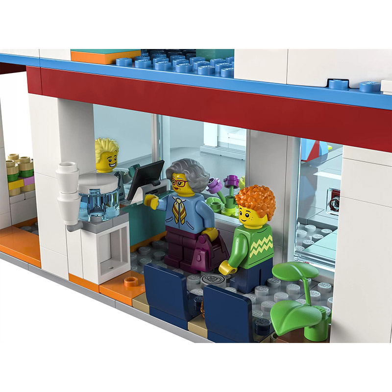 Фото Конструктор LEGO City Больница 816 эл (60330)