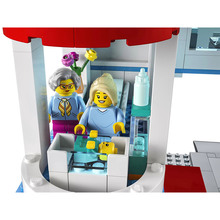 Конструктор LEGO City Больница 816 эл (60330)
