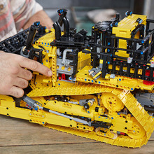 Конструктор LEGO Technic Бульдозер Cat D11 на пульті управління 3854 деталі (42131)