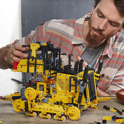 Конструктор LEGO Technic Бульдозер Cat D11 на пульті управління 3854 деталі (42131) Кріплення блок