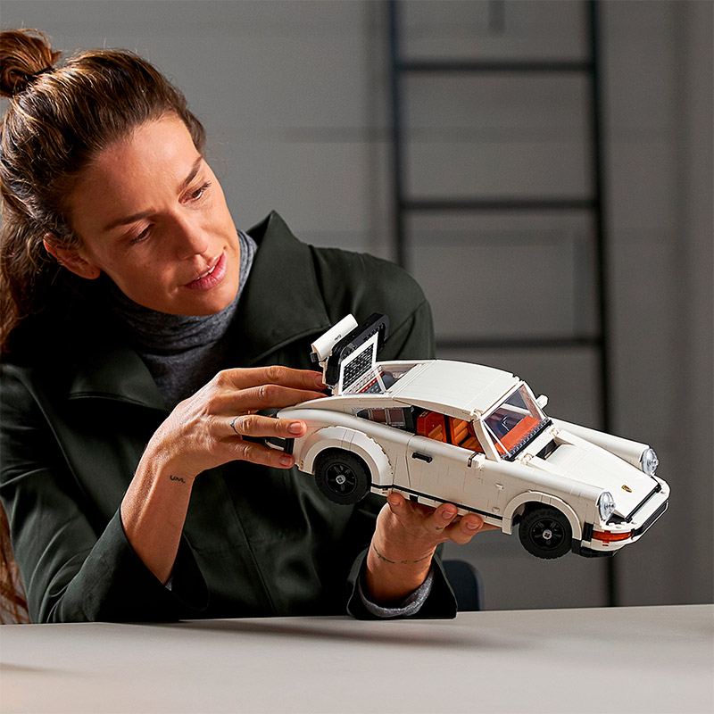 Фото Конструктор LEGO Creator Porsche 911 1458 деталей (10295)