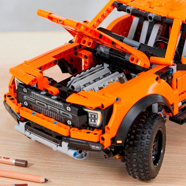 Заказать Конструктор LEGO Technic Ford F-150 Raptor 1379 деталей (42126)