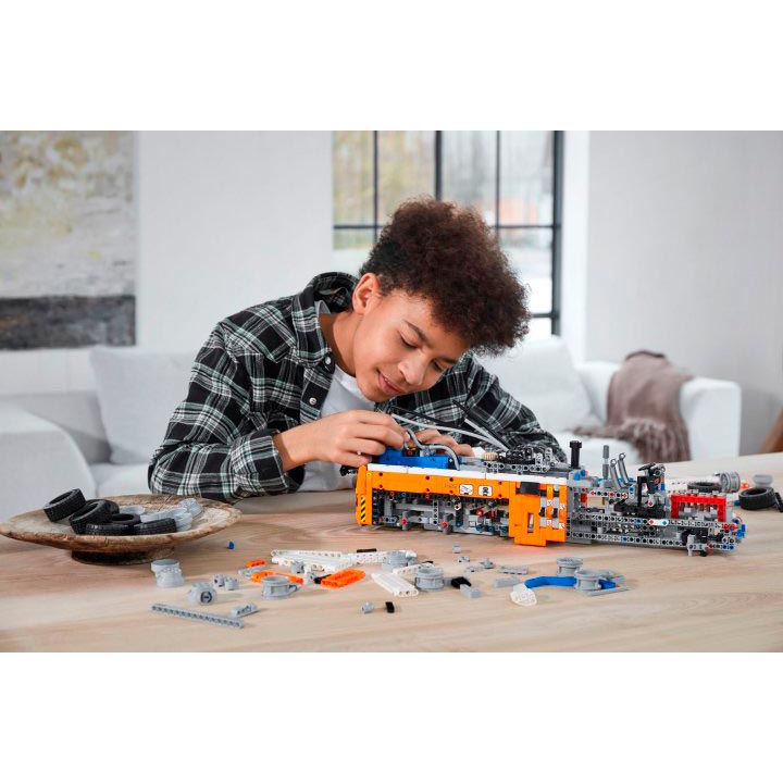 Фото 14 Конструктор LEGO Technic Вантажний евакуатор 2017 деталей (42128)