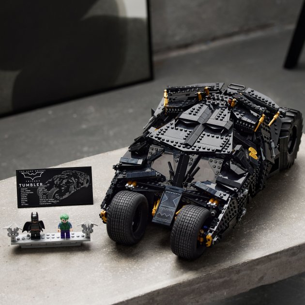 Заказать Конструктор LEGO DC Batman Бэтмобиль 2049 деталей (76240)