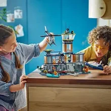 Конструктор LEGO City Полицейский остров-тюрьма 980 деталей (60419)